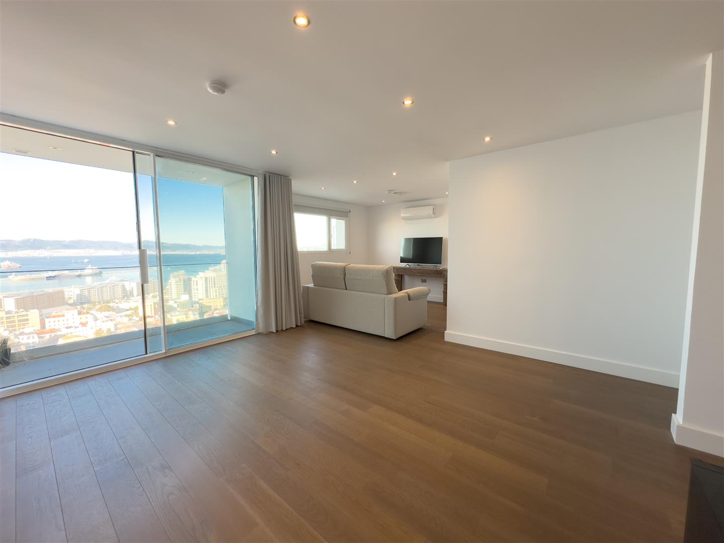Image of Apartment - 3 Bedrooms - 2 Bathrooms for Rental in Arengos Gardens-Gibraltar, Image 11